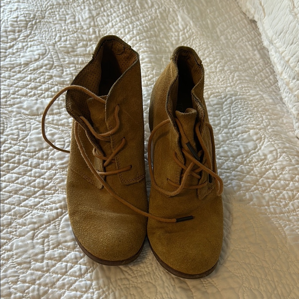 Toms Women's Tan Suede Ankle Boots